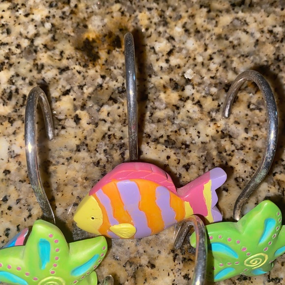 VTG 11 Nautical Hand Painted Fish & Shell Tropical Resin Shower Curtain Hooks - Picture 11 of 14